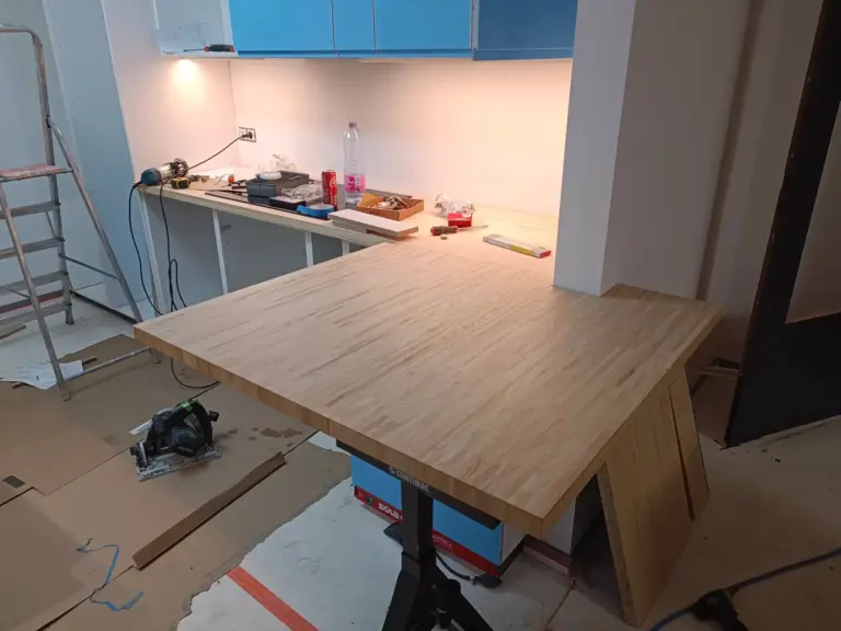 Montage de cuisine IKEA : découpe et pose du plan de travail en bois