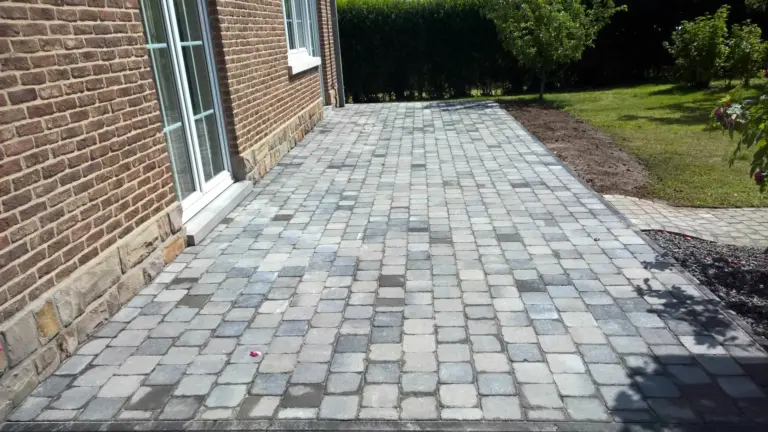 Terrasse en pavés de pierre