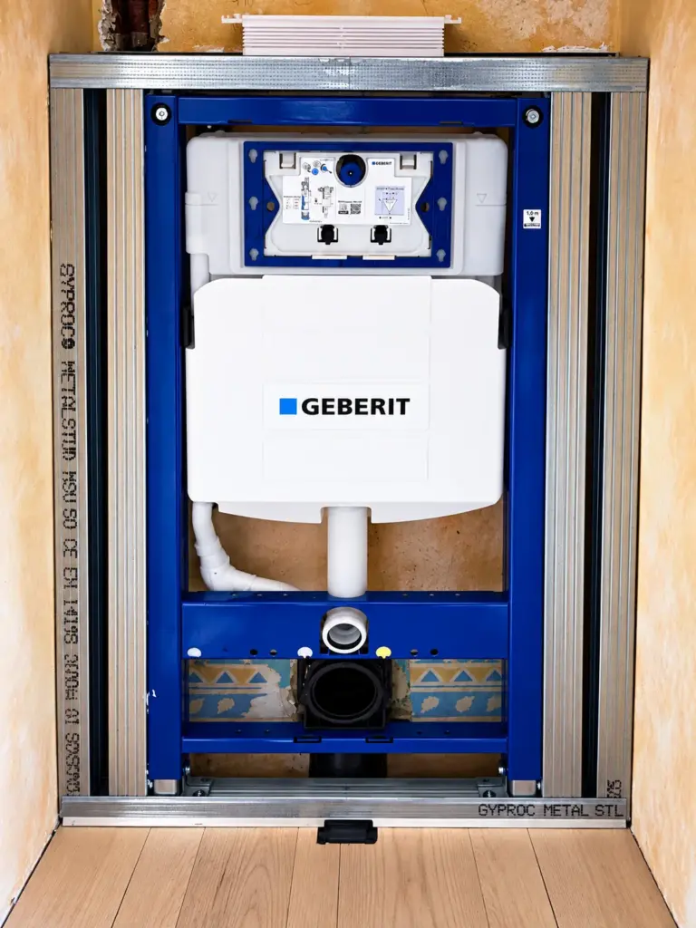 Bâti-support Geberit pour WC suspendu posé dans une cloison
