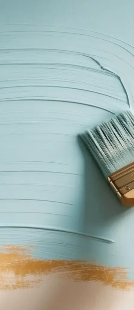 Pinceau appliquant de la peinture sur un mur