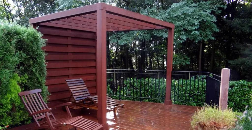 Pergola en bois exotique réalisée sur une terrasse